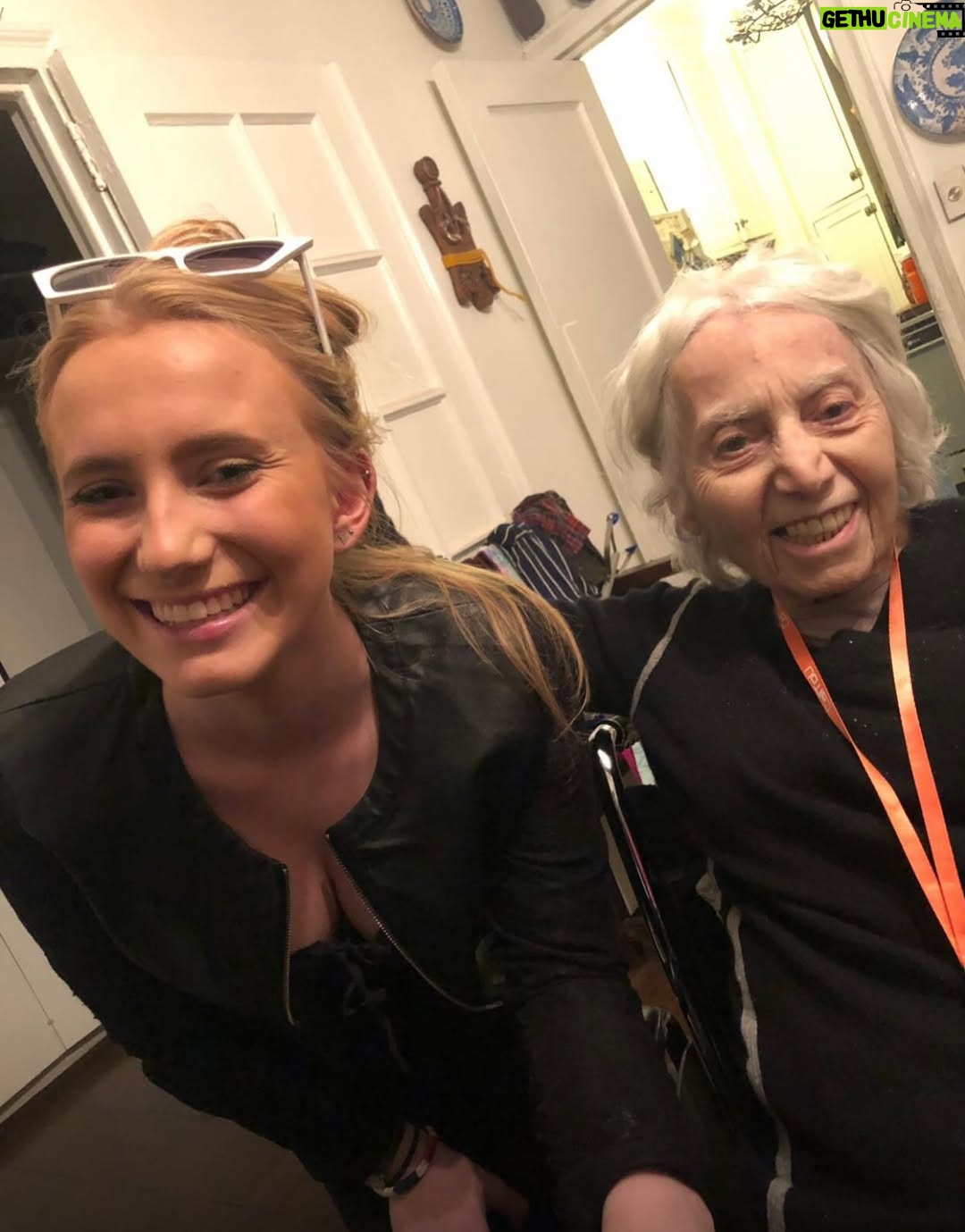 Ainhoa Arteta - 1.8K Likes - Hoy te has ido de este mundo …. Mi Adorada Miriam de Salegui …. Mi madre Judeo vasca !!! Tantos años en NY donde aprendí de tu mano Muchisimas cosas en la vida y la más importante respetar todas las opiniones y escuchar !! Tantas cosas que podría poner … Però eso merece un libro …. TE QUEREMOS MIMI ❤️❤️❤️❤️GOIAN BEGO …..hasta pasados los 100 años y todos los días leyendo el New York Times !!!!