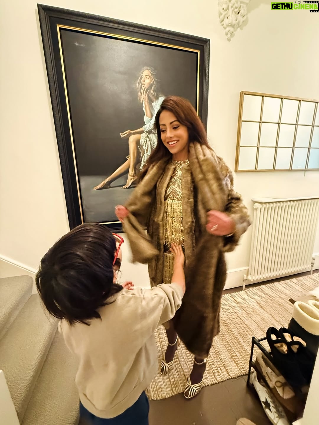 Ainy Jaffri - 2K Likes - Cozy 🔥