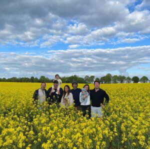 Ainy Jaffri Instagram - Fields of gold 🌼
