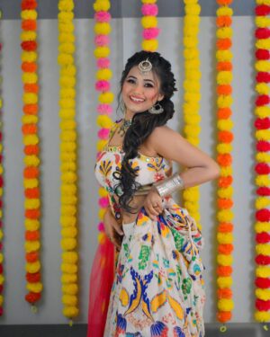 Aisha Kashyap Instagram - Navratri special ❤️🧡💛💖💚💙💜
.
.
.
.
Mua @asees_salon
