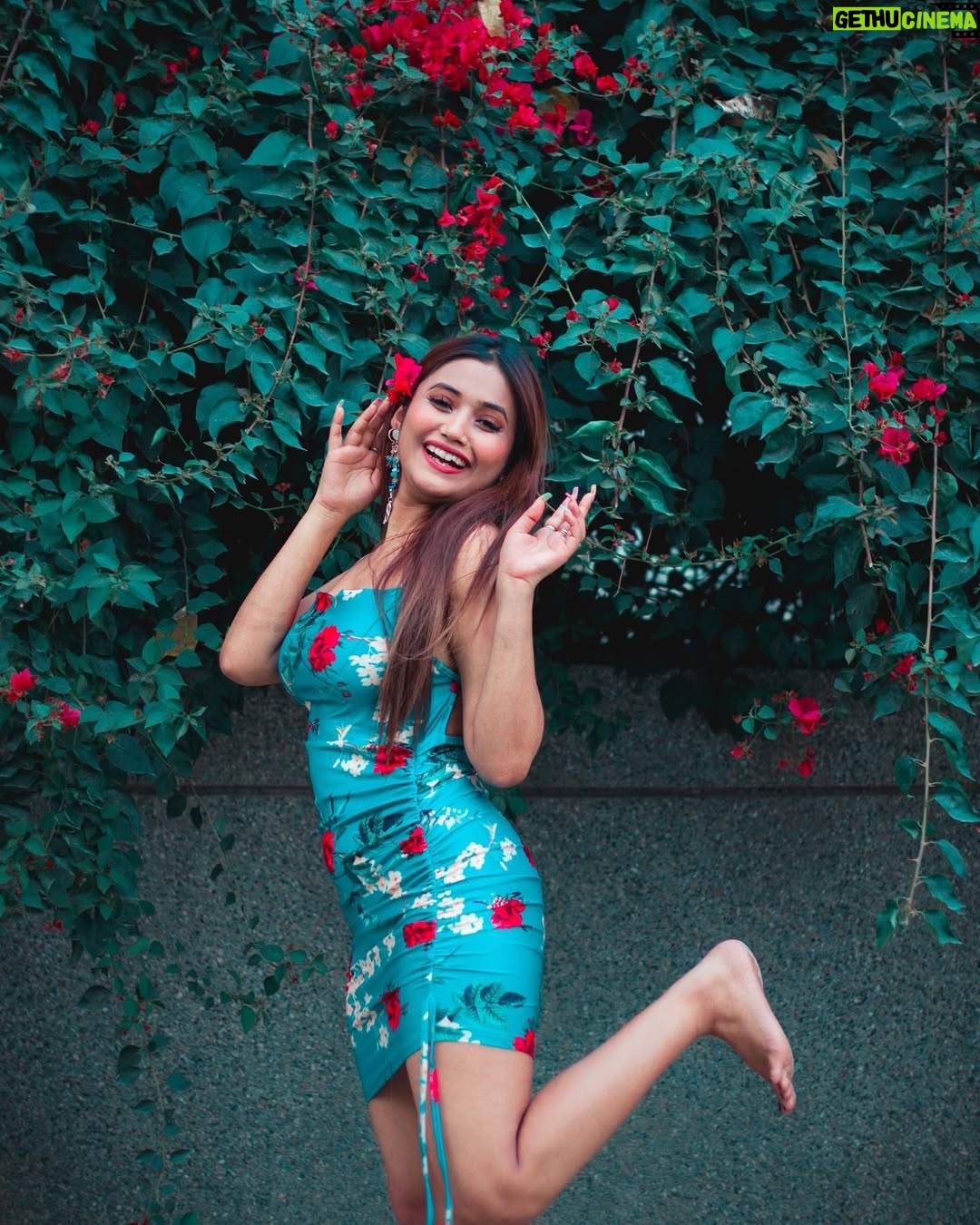 Aisha Kashyap - 54.4K Likes - Tum Aankhon Se Bataana Ham Samajh Jaenge 🤍💎
.
.
.
Edit @sk_images_