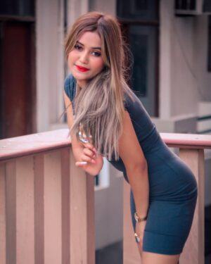 Aisha Kashyap Instagram - Currently: in a relationship
With my gorgeous hair 🤍👅
.
.
.
.
Edit @sk_images_