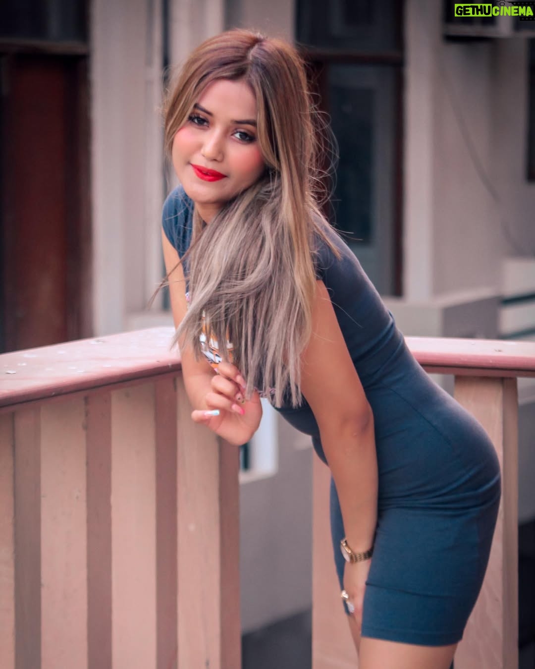 Aisha Kashyap - 85.3K Likes - Currently: in a relationship 
With my gorgeous hair 🤍👅
.
.
.
.
Edit @sk_images_