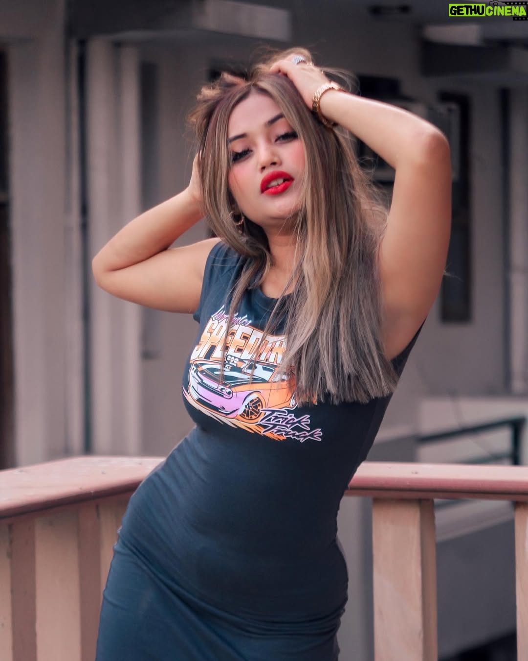 Aisha Kashyap - 85.3K Likes - Currently: in a relationship 
With my gorgeous hair 🤍👅
.
.
.
.
Edit @sk_images_