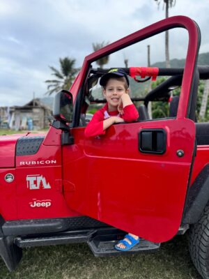 Aisha Stambouli Instagram - Arrancó el 2026 y nos llegó el atardecer 🙌😍
Con la familia que nos regala la vida y a sus momentos inolvidables , los verdaderos regalos para el alma @ricardorosap @titogomez10 ❤️🤩
#beachdays