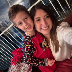 Aisha Stambouli Instagram - Feliz año mi gente 🥂🌌 ¡ Bienvenido 2026 !
Los amo y les deseo de corazón todo lo mejor para este nuevo año 🌠
Gracias @casaiberica.ccs todo espectacular y con delivery 🤩🙌
#felizañonuevo #2026