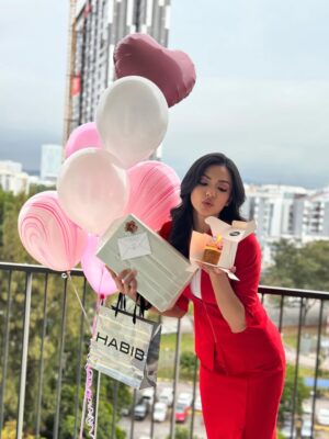 Aishah Ilias Instagram - Another year to slay!

🦋🦋🦋

#september #birthday #airasia #cabincrew #allstar