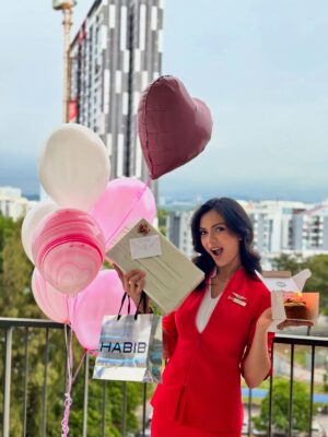 Aishah Ilias Instagram - Another year to slay!

🦋🦋🦋

#september #birthday #airasia #cabincrew #allstar