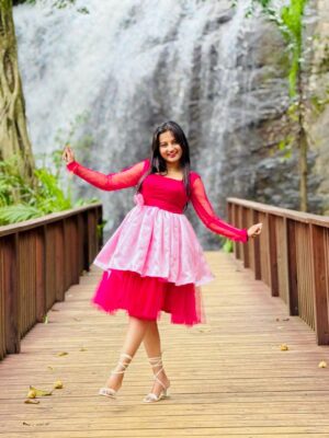 Aishu Iyer Instagram - How Dreamy i can imagine dan this ❤️🥹

Dress @devansh_boutique_official ❤️

#ML