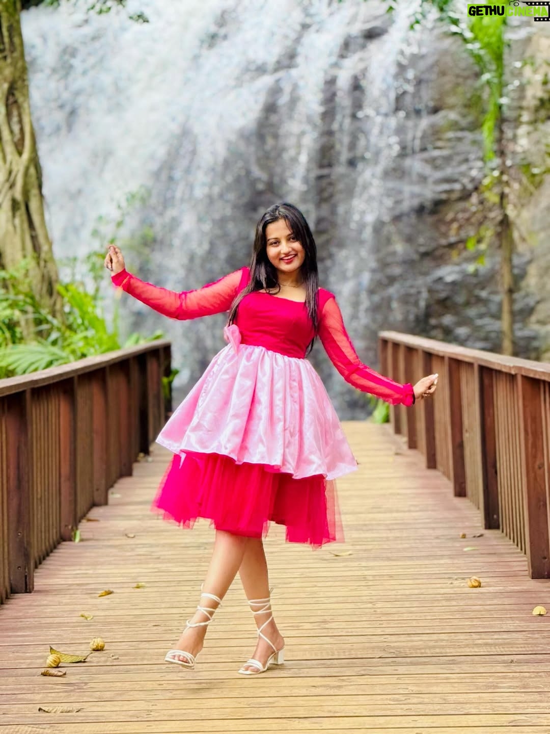 Aishu Iyer - 6.4K Likes - How Dreamy i can imagine dan this ❤️🥹

Dress @devansh_boutique_official ❤️

#ML