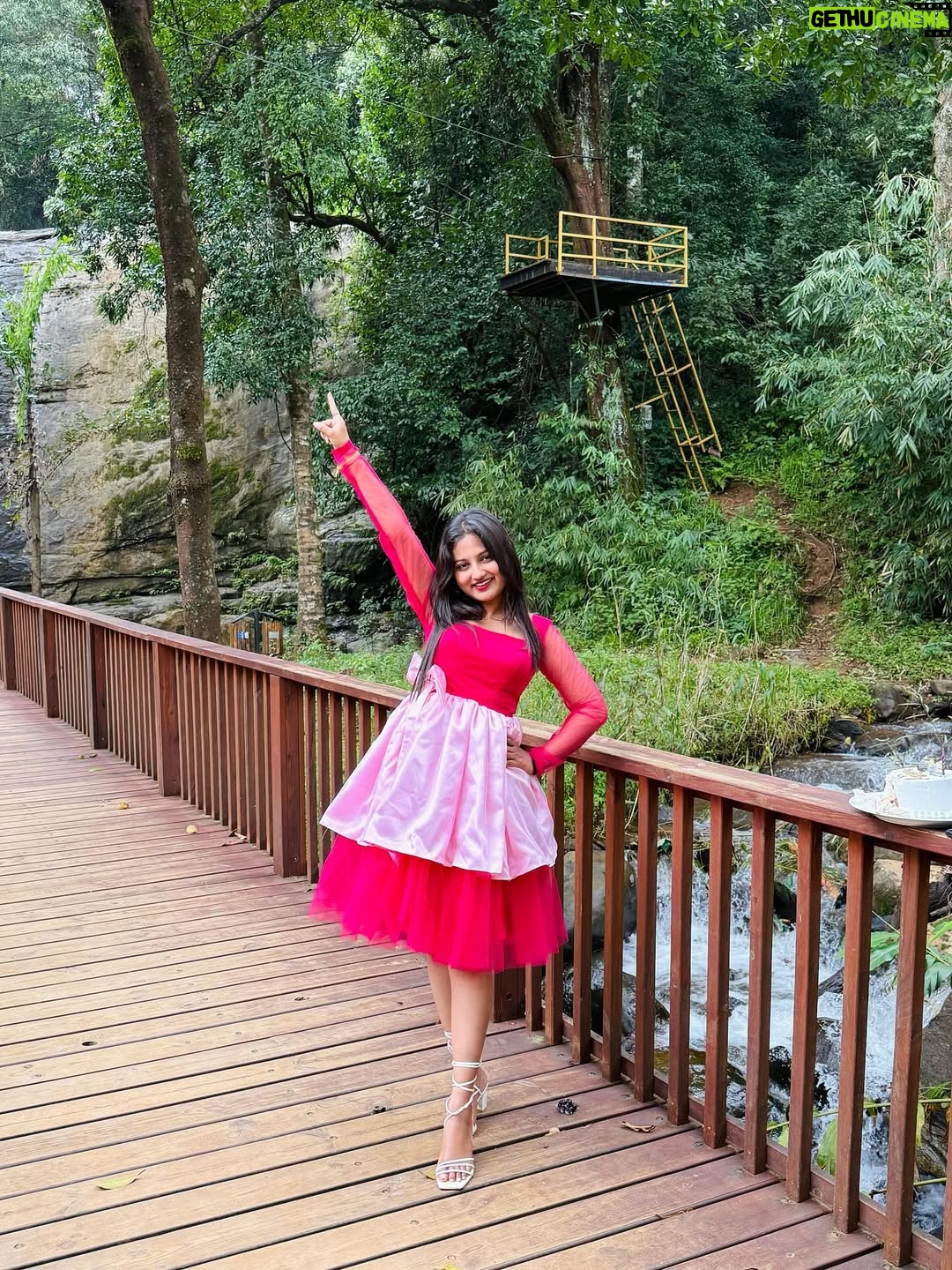 Aishu Iyer - 6.4K Likes - How Dreamy i can imagine dan this ❤️🥹

Dress @devansh_boutique_official ❤️

#ML