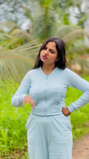 Aishu Iyer Instagram - Nijja thane ?🙁🥰

#ML