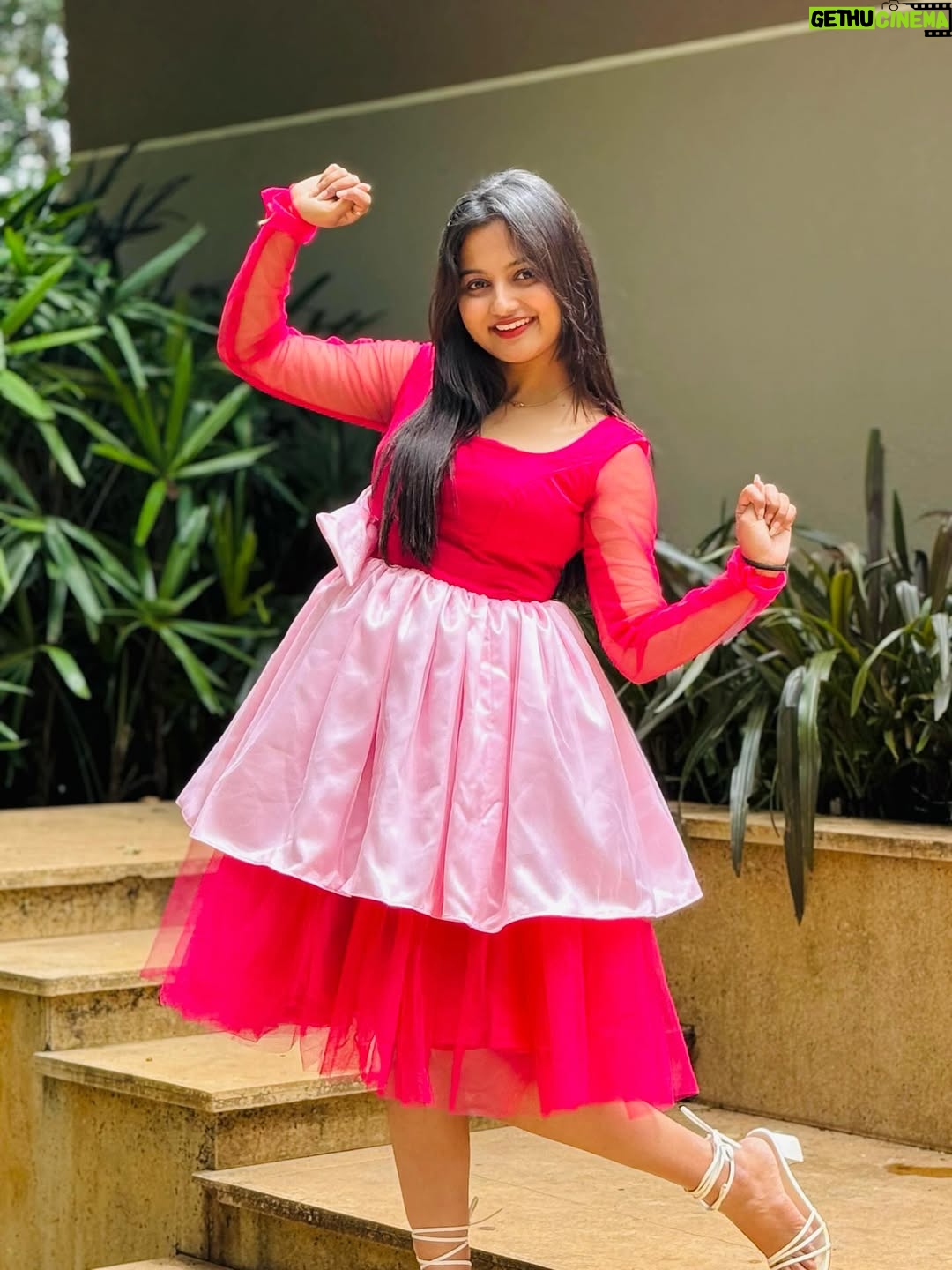 Aishu Iyer - 6.4K Likes - How Dreamy i can imagine dan this ❤️🥹

Dress @devansh_boutique_official ❤️

#ML