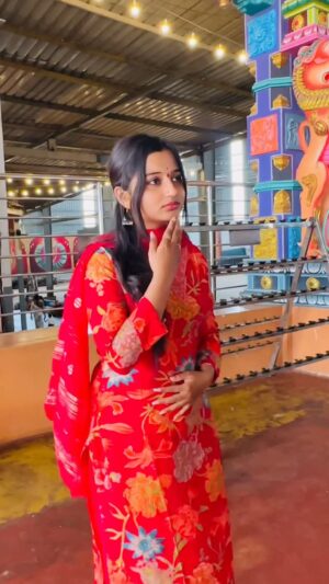 Aishu Iyer Instagram - Comment your mom name 🥰😍

#ML