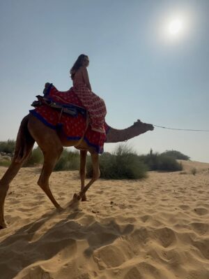 Aishwarya Shindogi Instagram - Sand is my favourite colour 🏜️🌵🐪

Travel partner @sreenidhi_holidays_ 

#rajasthan #rajasthantourism #jaisalmer #desert #sand #camelride #desertsafari #jaisalmerfort #goldenfort #travel #wanderlust #indiatravel