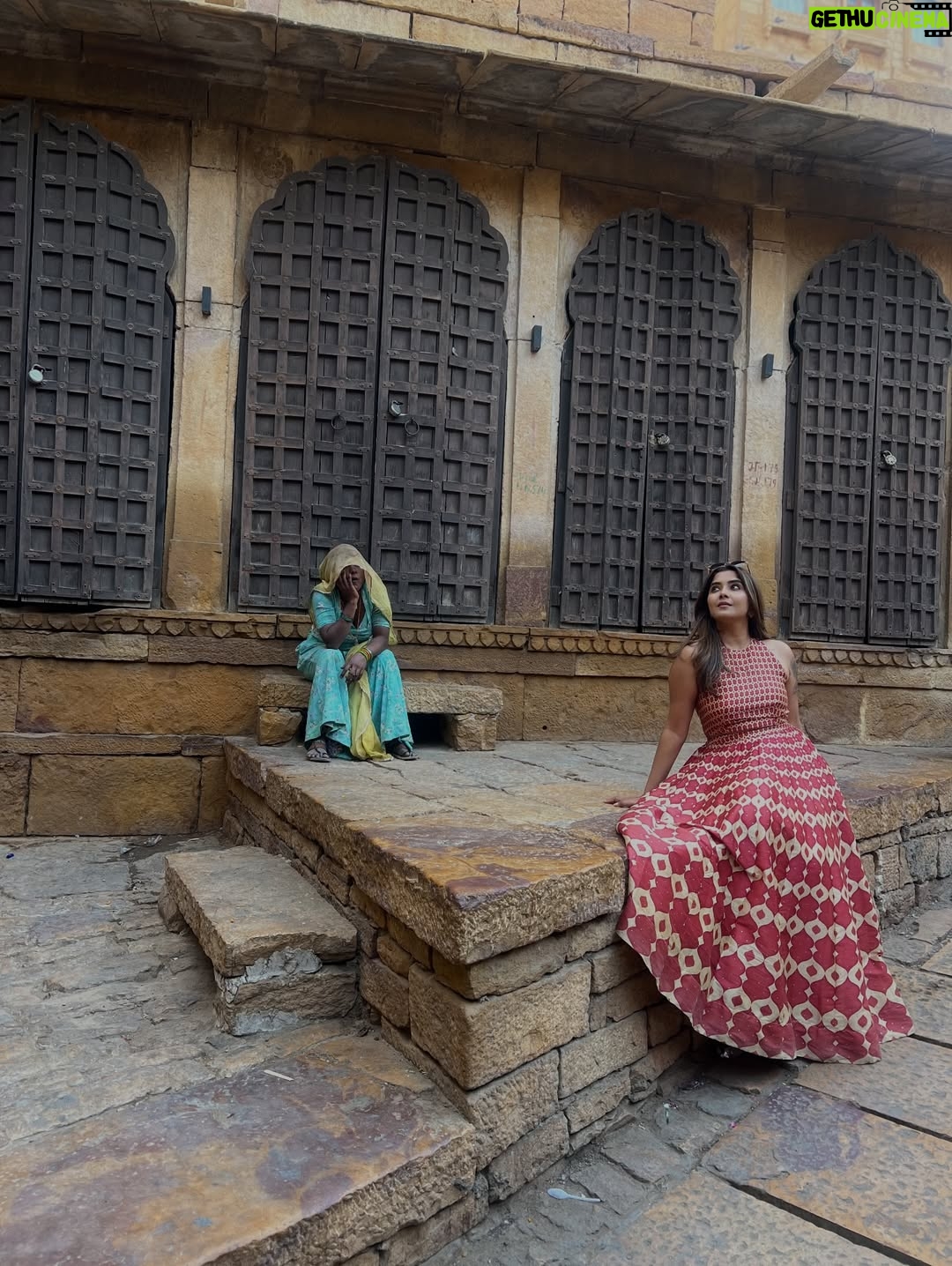 Aishwarya Shindogi - 41.3K Likes - Sand is my favourite colour 🏜️🌵🐪

Travel partner @sreenidhi_holidays_ 

#rajasthan #rajasthantourism #jaisalmer #desert #sand #camelride #desertsafari #jaisalmerfort #goldenfort #travel #wanderlust #indiatravel