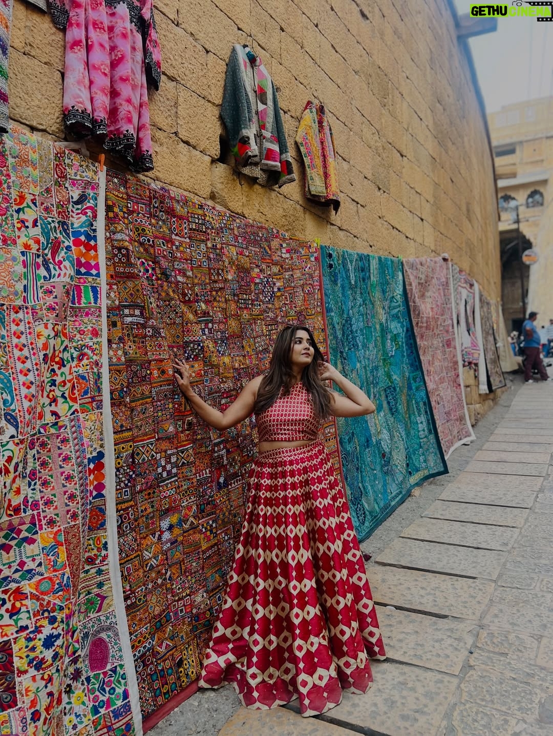 Aishwarya Shindogi - 41.3K Likes - Sand is my favourite colour 🏜️🌵🐪

Travel partner @sreenidhi_holidays_ 

#rajasthan #rajasthantourism #jaisalmer #desert #sand #camelride #desertsafari #jaisalmerfort #goldenfort #travel #wanderlust #indiatravel