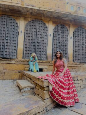 Aishwarya Shindogi Instagram - Sand is my favourite colour 🏜️🌵🐪

Travel partner @sreenidhi_holidays_ 

#rajasthan #rajasthantourism #jaisalmer #desert #sand #camelride #desertsafari #jaisalmerfort #goldenfort #travel #wanderlust #indiatravel
