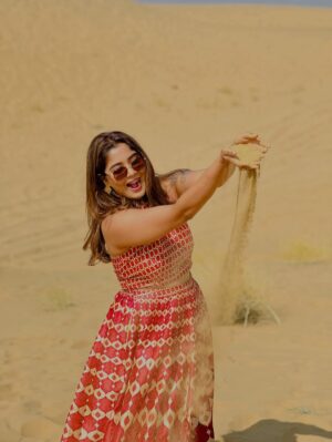 Aishwarya Shindogi Instagram - Sand is my favourite colour 🏜️🌵🐪

Travel partner @sreenidhi_holidays_ 

#rajasthan #rajasthantourism #jaisalmer #desert #sand #camelride #desertsafari #jaisalmerfort #goldenfort #travel #wanderlust #indiatravel