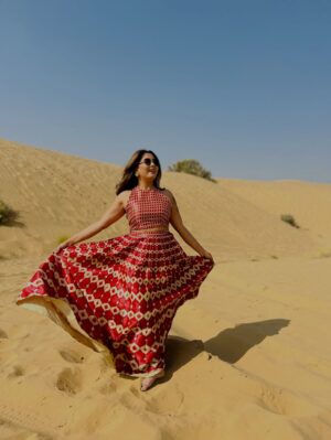 Aishwarya Shindogi Instagram - Sand is my favourite colour 🏜️🌵🐪

Travel partner @sreenidhi_holidays_ 

#rajasthan #rajasthantourism #jaisalmer #desert #sand #camelride #desertsafari #jaisalmerfort #goldenfort #travel #wanderlust #indiatravel