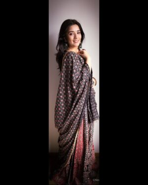 Akancha Sharma Instagram - Reuploading cz my husband came up with this idea🥹❤️
..
Pictures credit @abhineet_08
Editing credit @abhineet_08
Audio credit @abhineet_08
Ab kya hi bolu me😂
.
.
#fyp #explore #explorepage✨ #foryoupage #navratri #garba #outfit
