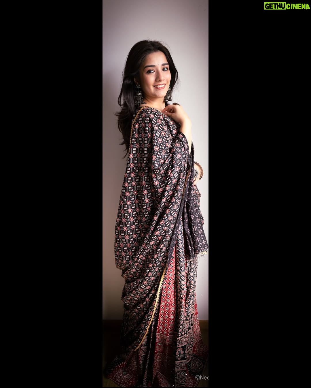 Akancha Sharma - 15.1K Likes - Reuploading cz my husband came up with this idea🥹❤️
..
Pictures credit  @abhineet_08 
Editing credit @abhineet_08 
Audio credit @abhineet_08 
 Ab kya hi bolu me😂

.
.
#fyp #explore #explorepage✨ #foryoupage #navratri #garba #outfit