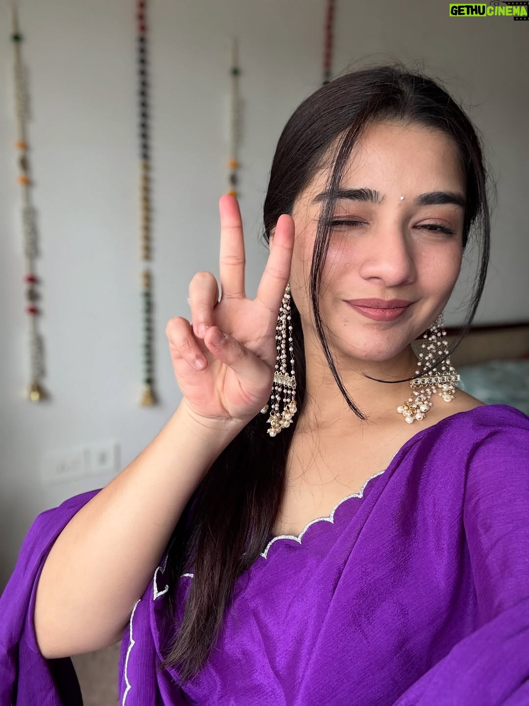 Akancha Sharma - 19.6K Likes - Just fell in love with how this blooms💕

#instagram #indianoutfit #explorepage #fyp
