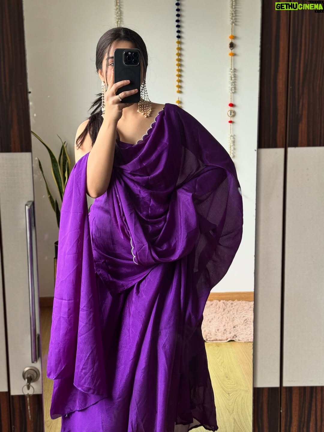 Akancha Sharma - 19.6K Likes - Just fell in love with how this blooms💕

#instagram #indianoutfit #explorepage #fyp