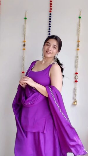 Akancha Sharma Instagram - Rabba me to mar gaya oyeee❤️❤️
#foryou #trending #foryoupage #reelsvideo #follow #outfit #lifestyle #ootd #indianoutfit