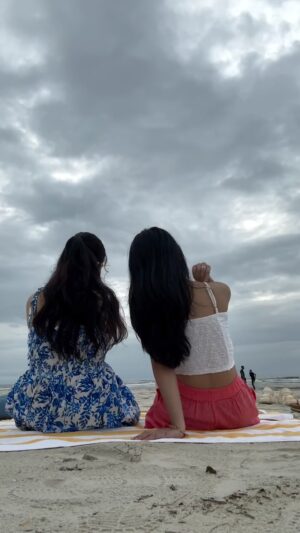 Akancha Sharma Instagram - Me kahu.. or tu ajaeeee❤️❤️❤️
.
.
.
.
#foryou #trending #foryoupage #follow #reelsvideo #explore #explorepage #sister #sisterbond #siblings