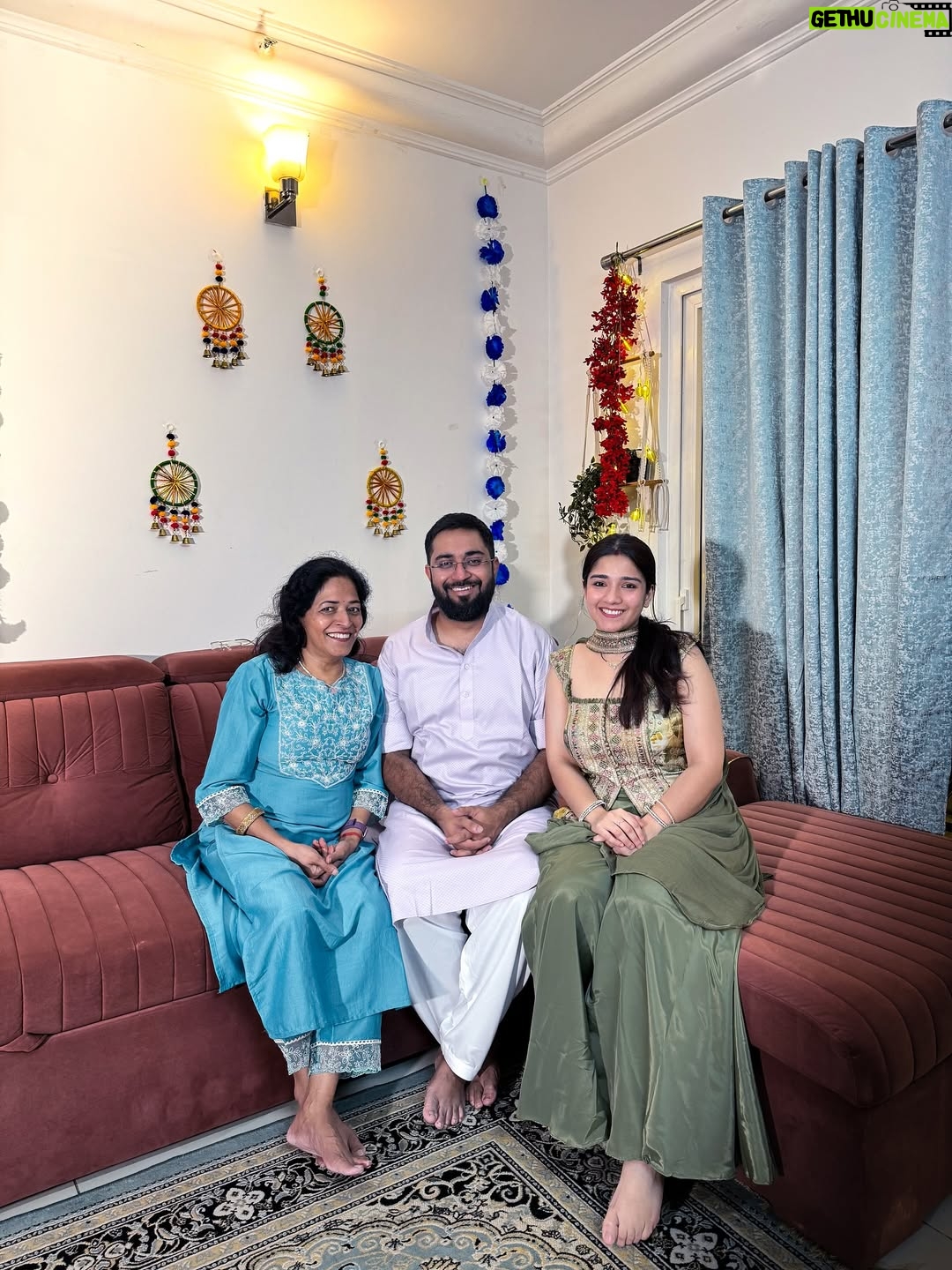 Akancha Sharma - 45.1K Likes - Wish you and your family  DIWALI filled with life, laughter and endless jou!!❤️✨

#diwali #explore #couple