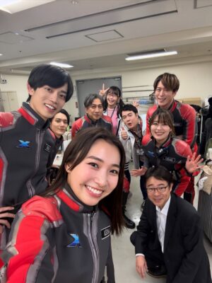 Akane Sakanoue Instagram - .
ウルトラマンエックス10周年
ユナイトしようぜ！スペシャルナイト

Xの撮影時から
10年後またこうやって集まってたいよね と
話していたことがついに実現！！！
不思議な感覚でしたし
本当に夢のような時間でした😭

10周年イベントができるのは決して当たり前ではなく、
大地をはじめキャストやスタッフの方々、
そして今でもXを好きでいてくれるファンの皆様の
愛で実現できた1日でした。

改めて、ウルトラマンXが大好きなみんなに感謝です🙏✨

U-NEXTにて見逃し配信中ですので
気になる方はチェックしてくださいね！

あとは個人的に昨日のヒーローショーを観て
劇場版を見返したくなりましたので、
そちらも改めて観ていただけると嬉しいです💗

#ウルトラマンX
#ウルトラヒーローズEXPO
#アスナ隊員