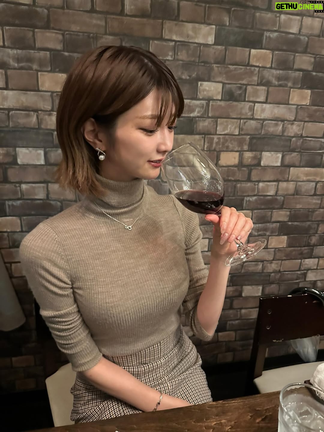 Akane Takiyama - 5.7K Likes - 年末感が出てきました、あとお仕事もう少しです🩶

みなさんは納めましたか？🍷
