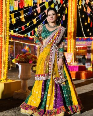 Akanksha Juneja Instagram - Festival isn’t a season , it’s a feeling ❤️💐

#ootd #ootdfashion #look #lookoftheday #outfit #outfitoftheday #foryou #foryoupage #explore #explorepage #exploremore #trending #trend #trendy #trendingreels #trendingnow #viral #viralreels #viralpost #viralvideos #actress #akankshajuneja