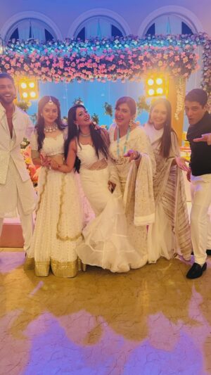 Akanksha Juneja Instagram - Such a beautiful journey 😍 #kundalibhagya will always be very close to my heart. Bidding goodbye  as #nidhi 👋 but already missing u all @baseer_bob @mrinal.navell @hindujaanisha @paras_kalnawat @ushabachani4 @nzoomfakih @romabali_official @sahil.sharma540 @khairesuyog @naveensaini9 @neels_99 @being_preeth29 @shalinimahhall @mi_meera_ @shaktianandofficial @sarya12 @manitjoura @nijjumacchhan @sana_sayyad29 @adrija_roy_official 

May we meet again soon 
Also thanks to @balajitelefilmslimited @zeetv @ektarkapoor for making me part of such amazing family. 

#goodbye #shocking #family #sad #foryou #foryoupage #explore #explorepage #exploremore #trendingreels #exclusive #trend #trendy #trendingnow #viralreels #actress #akankshajuneja