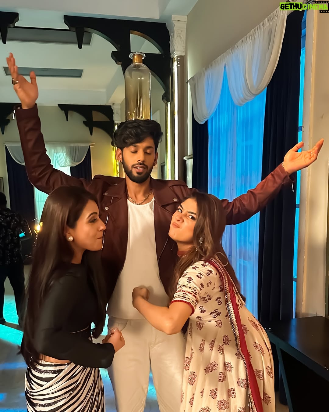 Akanksha Juneja - 41.5K Likes - Partners in crime 😜🤩💖

#friendship #friendshipgoals #fun #bts #exclusive #akankshajuneja #adrijaroy #baseerali