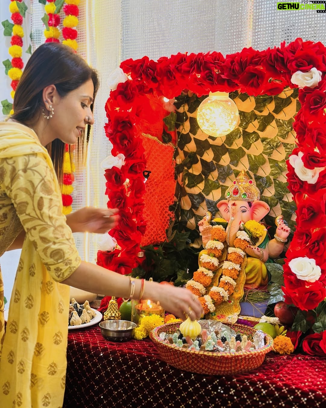 Akanksha Juneja - 6.5K Likes - Thankful , grateful and blessed 😇
#happyganeshchaturthi 
#feelingblessed #ganesha #ganeshotsav #festivetime #love #foryou #foryoupage #explore #explorepage #exploremore #trending #trendingnow #actress #akankshajuneja