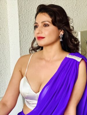 Akanksha Juneja Instagram - Desi. Dramatic. Divine. 💥

#ootd #outfit #outfitoftheday #desi #look #fashion #indianwear #indian #style #foryou #foryoupage #explore #explorepage #trend #trendy #trendingnow #trending #viralpost #viral #actress #akankshajuneja