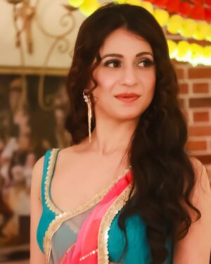 Akanksha Juneja Instagram - Happy Navratri 🙏 may Devi illuminate your life with countless blessings ❤️

#navratri #happynavratri #devotional #feelingblessed #ootd #ootdfashion #outfit #lookoftheday #foryou #foryoupage #explore #explorepage #exploremore #trending #trend #trendy #trendingnow #viral #viralpost #actress #akankshajuneja