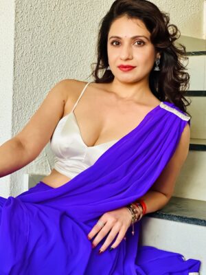 Akanksha Juneja Instagram - Desi. Dramatic. Divine. 💥

#ootd #outfit #outfitoftheday #desi #look #fashion #indianwear #indian #style #foryou #foryoupage #explore #explorepage #trend #trendy #trendingnow #trending #viralpost #viral #actress #akankshajuneja