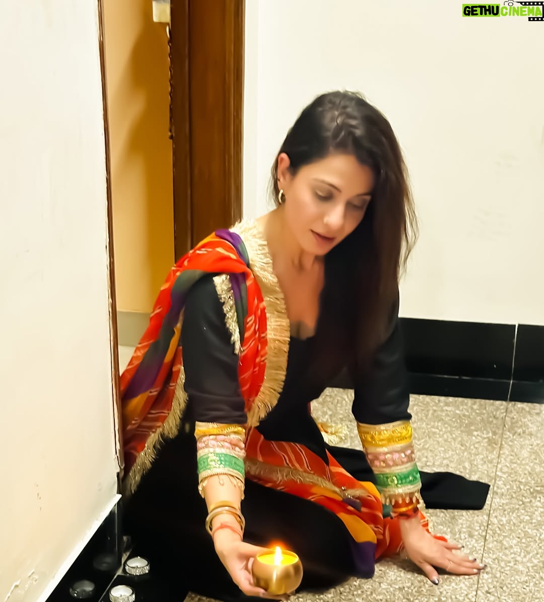 Akanksha Juneja - 7.8K Likes - Happy Diwali 🪔 

Outfit @bsrdesigns 

#happydiwali #festival #festiveseason #collaboration #festivalwear #look #lookoftheday #ootd #ootdfashion #outfit #outfitoftheday #foryou #foryoupage #explore #explorepage #exploremore #trending #trendy #trendingnow #fashion #festivalfashion #actress #akankshajuneja