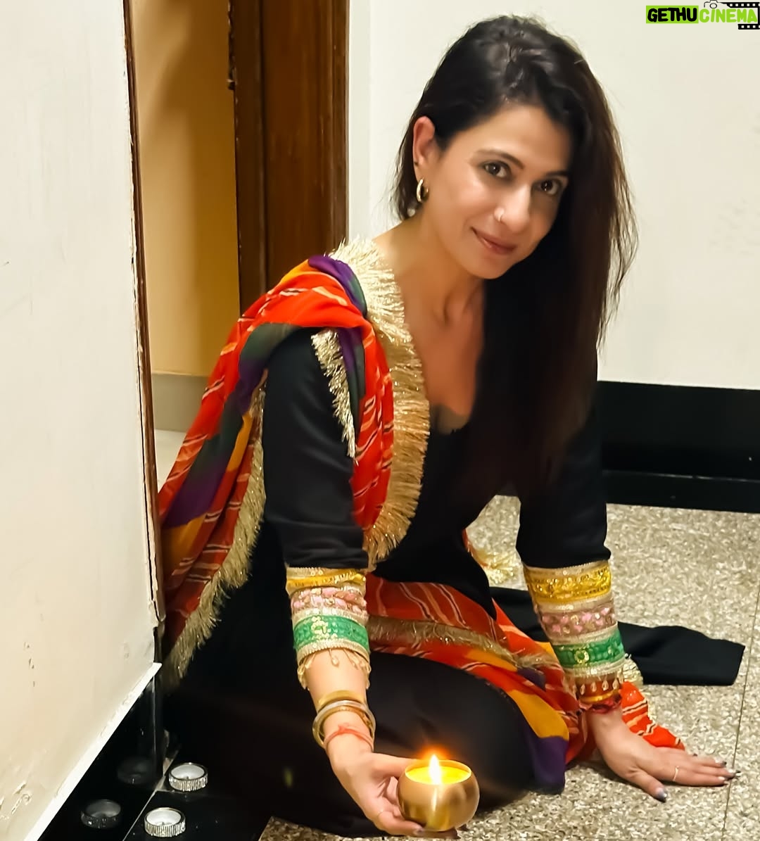 Akanksha Juneja - 7.8K Likes - Happy Diwali 🪔 

Outfit @bsrdesigns 

#happydiwali #festival #festiveseason #collaboration #festivalwear #look #lookoftheday #ootd #ootdfashion #outfit #outfitoftheday #foryou #foryoupage #explore #explorepage #exploremore #trending #trendy #trendingnow #fashion #festivalfashion #actress #akankshajuneja