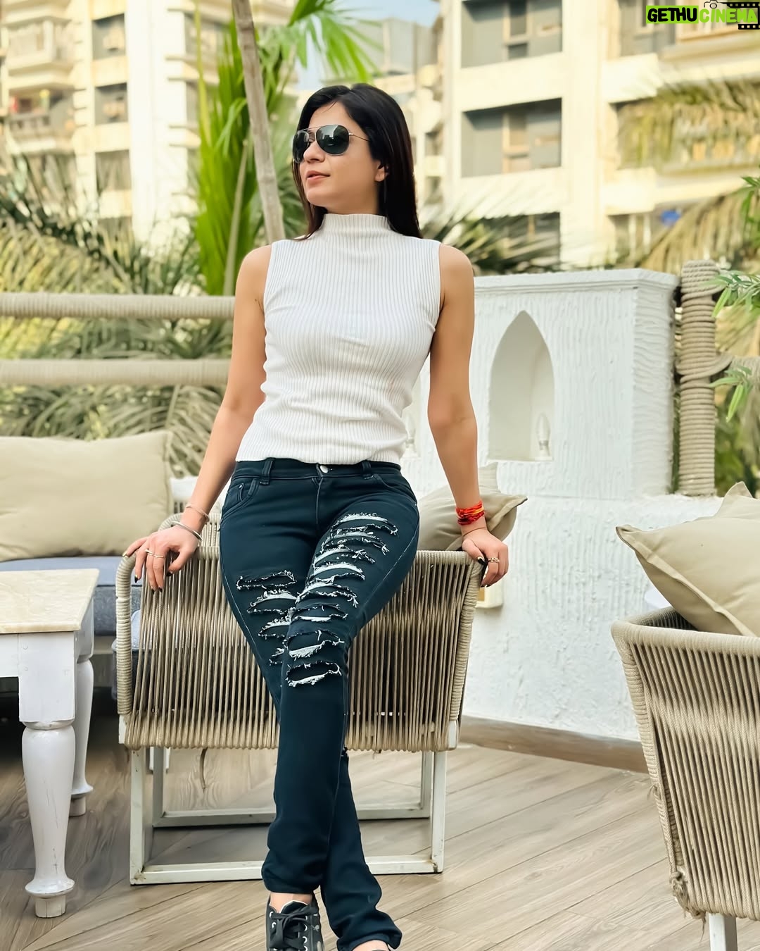 Akanksha Juneja - 5.5K Likes - A thing of beauty is a joy forever 🤩💃

#photooftheday #photography #ootd #outfit #outfitoftheday #look #lunchdate #foryou #foryoupage #explore #explorepage #exploremore #trend #trendy #trendingnow #trending #casual #fashion #style #viral #viralpost #actress #akankshajuneja