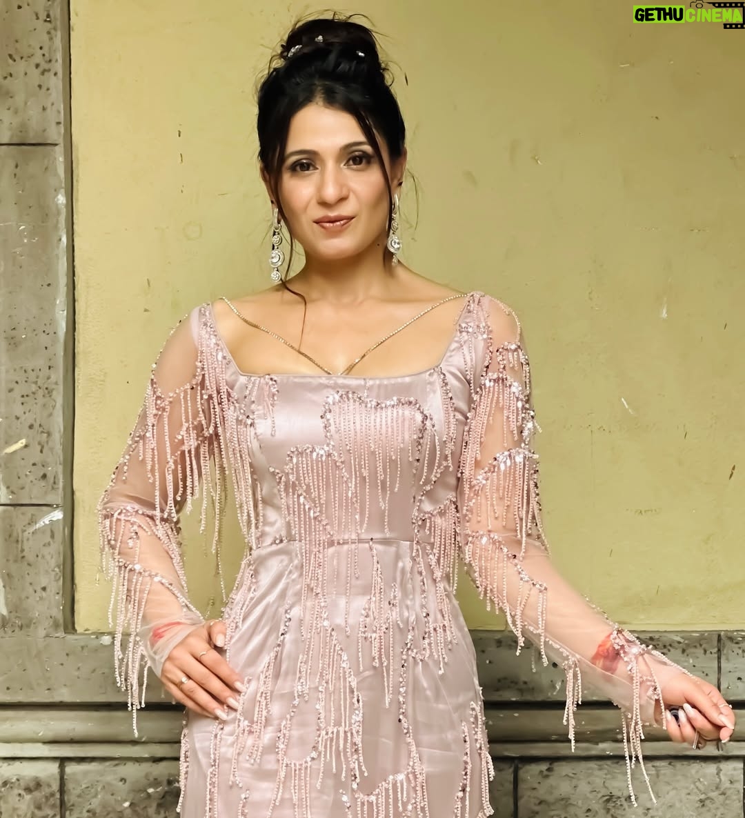 Akanksha Juneja - 6.1K Likes - Elegance is a self created art of work 🤩💝🥂

#ootd #ootdfashion #look #fashion #foryou #foryoupage #explore #explorepage #exploremore #trending #trend #trendy #trendingnow #viral #viralpost #actress #akankshajuneja
