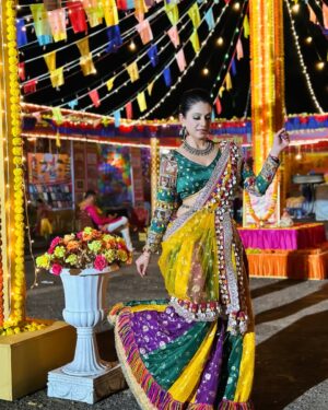 Akanksha Juneja Instagram - Festival isn’t a season , it’s a feeling ❤️💐

#ootd #ootdfashion #look #lookoftheday #outfit #outfitoftheday #foryou #foryoupage #explore #explorepage #exploremore #trending #trend #trendy #trendingreels #trendingnow #viral #viralreels #viralpost #viralvideos #actress #akankshajuneja