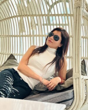 Akanksha Juneja Instagram - A thing of beauty is a joy forever 🤩💃

#photooftheday #photography #ootd #outfit #outfitoftheday #look #lunchdate #foryou #foryoupage #explore #explorepage #exploremore #trend #trendy #trendingnow #trending #casual #fashion #style #viral #viralpost #actress #akankshajuneja