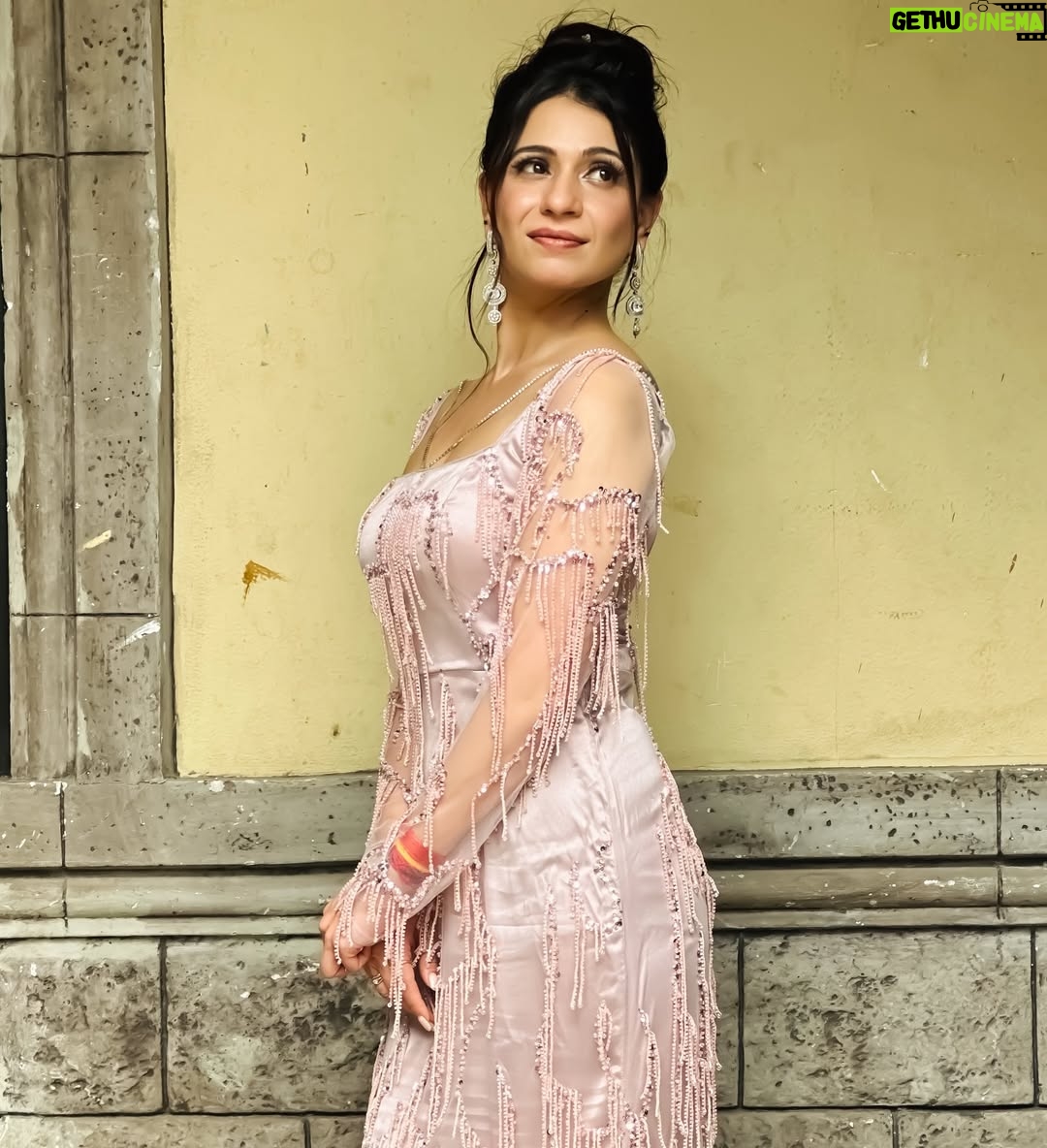 Akanksha Juneja - 6.1K Likes - Elegance is a self created art of work 🤩💝🥂

#ootd #ootdfashion #look #fashion #foryou #foryoupage #explore #explorepage #exploremore #trending #trend #trendy #trendingnow #viral #viralpost #actress #akankshajuneja