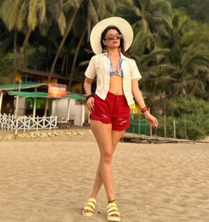 Akanksha Juneja Instagram - Me and the ocean 🥰 Love at first sight ❤️

#feelings #love #photography #beachlife #photooftheday #foryou #foryoupage #explore #explorepage #exploremore #outfit #ootd #ootdfashion #outfitoftheday #trend #trendy #fashion #lifestyle #trending #actress #akankshajuneja