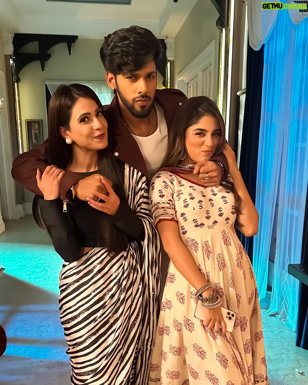 Akanksha Juneja - 41.5K Likes - Partners in crime 😜🤩💖

#friendship #friendshipgoals #fun #bts #exclusive #akankshajuneja #adrijaroy #baseerali