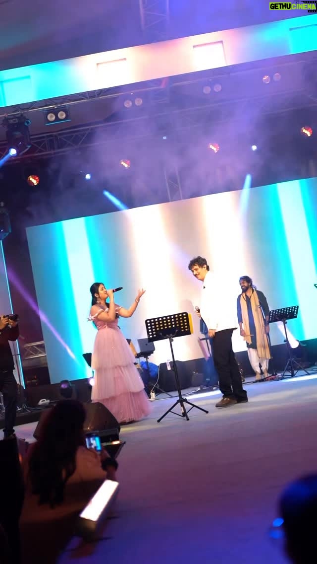 Akhila Pajimannu - 9.5K Likes - Dubai Dasara - 2025
It was my pure pleasure and blessing to sing with the legend @officialrajeshkrishnan sir🙏

Outfit : @fathima__boutique 

#akhilapajimannu #rajeshkrishnan #singer #dubai #concert